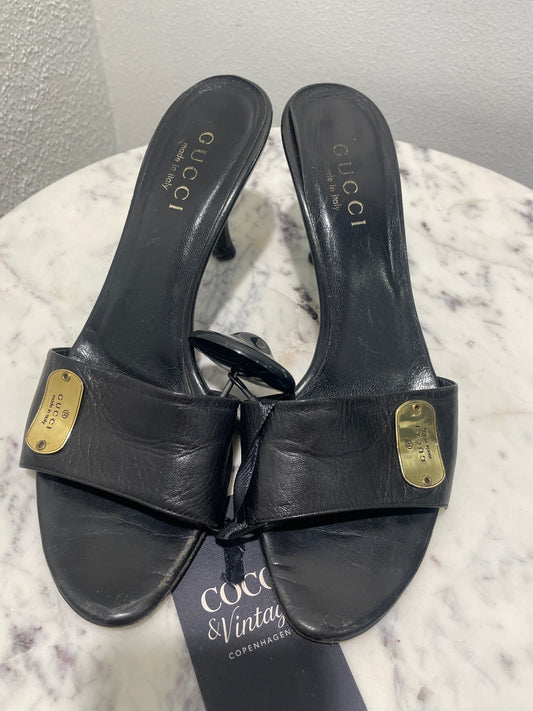 Gucci Guccissima Off-White Embossed Leather Peep-Toe Platform Pumps - 37