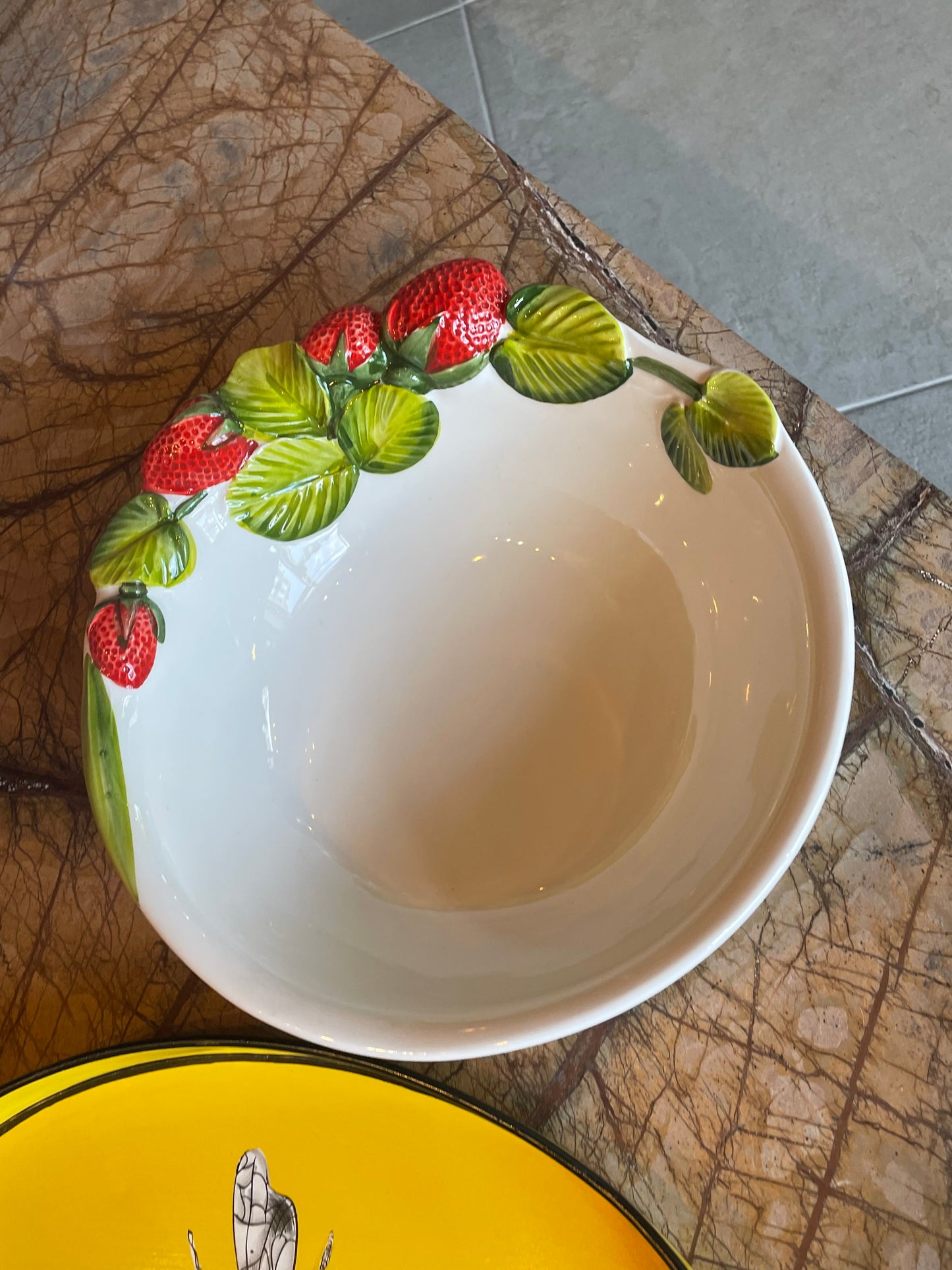 Stor skål med jordbær - Italiensk porcelæn