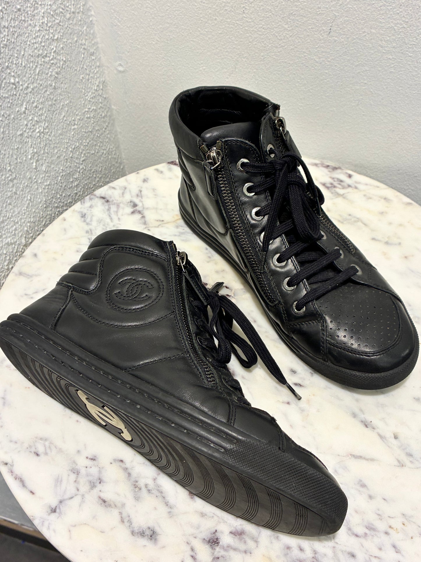 Chanel Black High-Top Sneakers - 37,5
