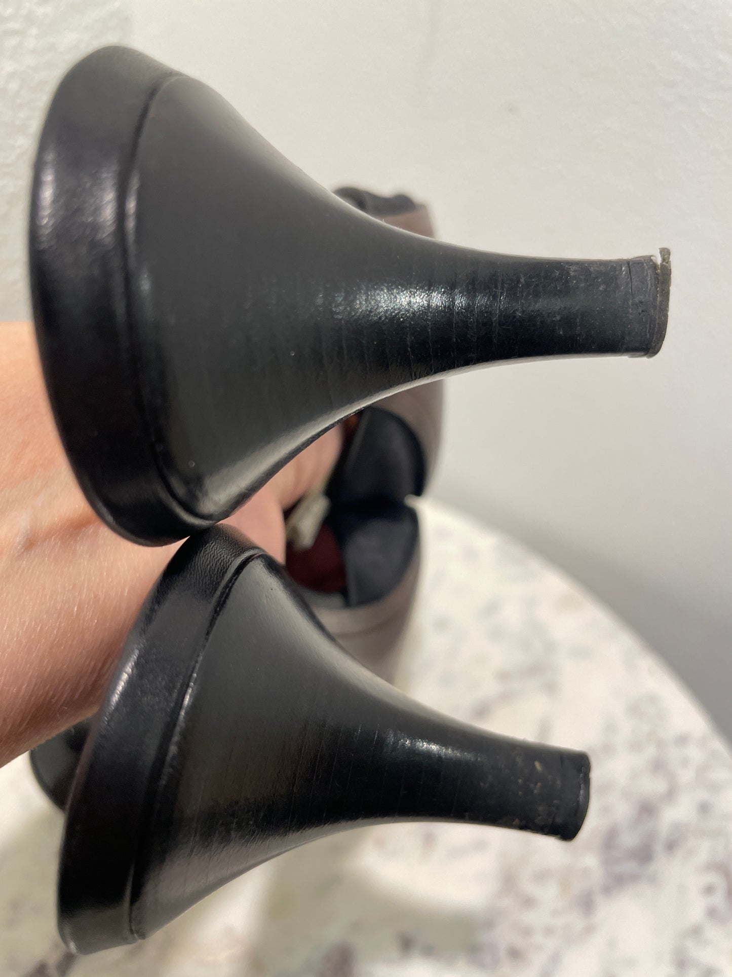 Louis Vuitton – Vintage Monogram Canvas Kitten Heel Mules with Leather Strap & Gold Buckle - 37,5
