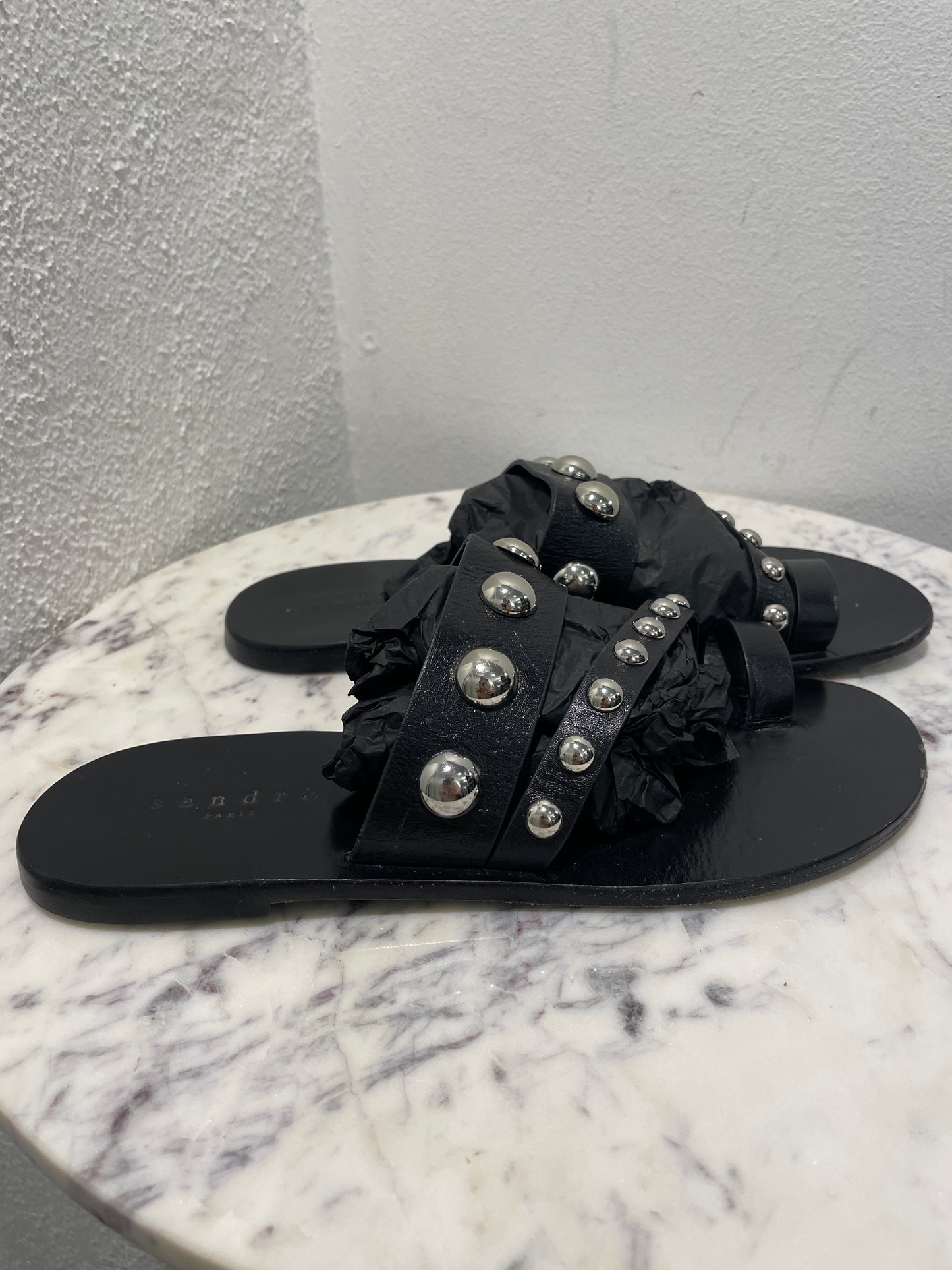 Sandro Studded Leather Toe-Ring Sandals – Size 39 / Black