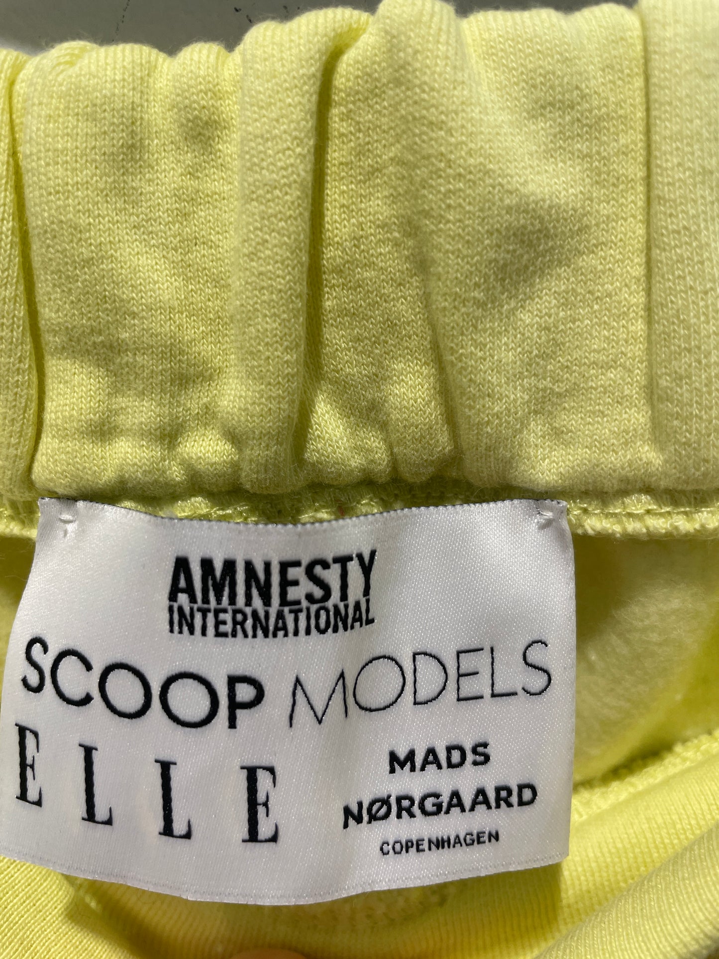 Amnesty International - MN - Love is not a crime - sweatpants - Medinas Wardrobe m
