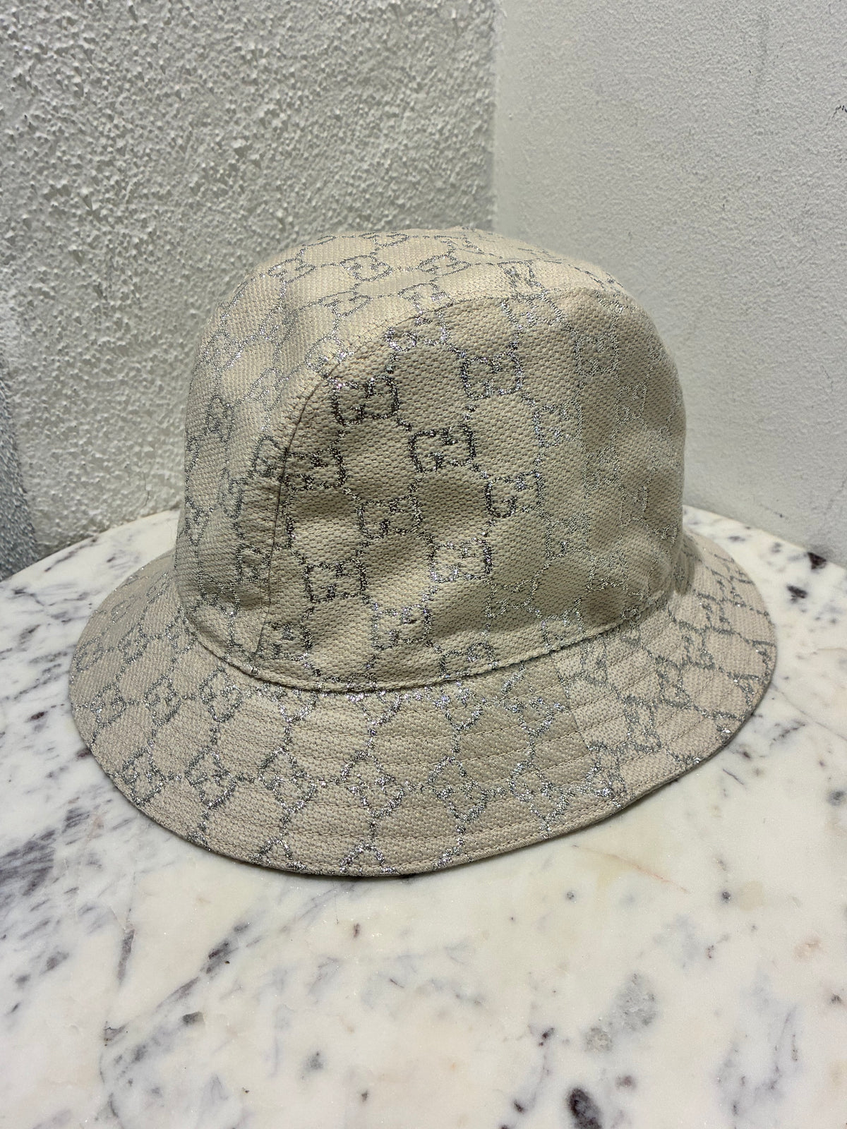 Gucci Bucket Hat - White/Cream w. Silver - M