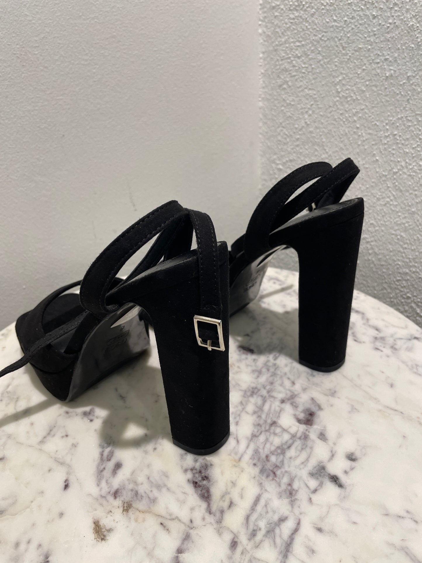 ASOS - Block Heel Sandals – Str. 39- Medinas Wardrobe
