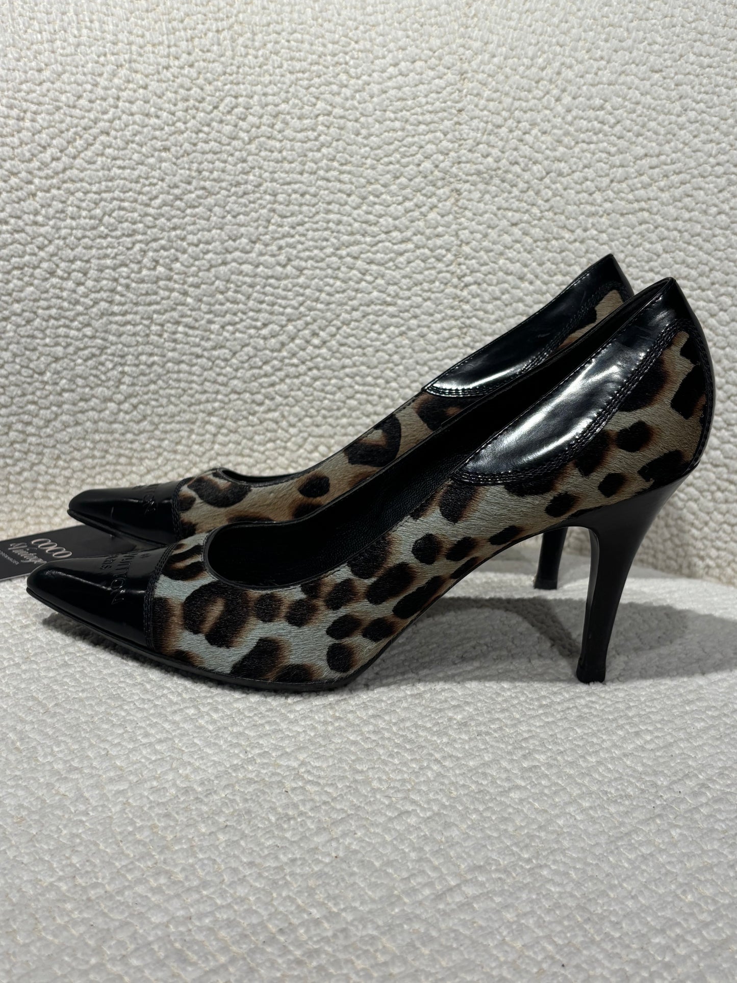 Louis Vuitton Pumps – Leopard Calf Hair, Patent Leather & Logo Embossing – EU 38