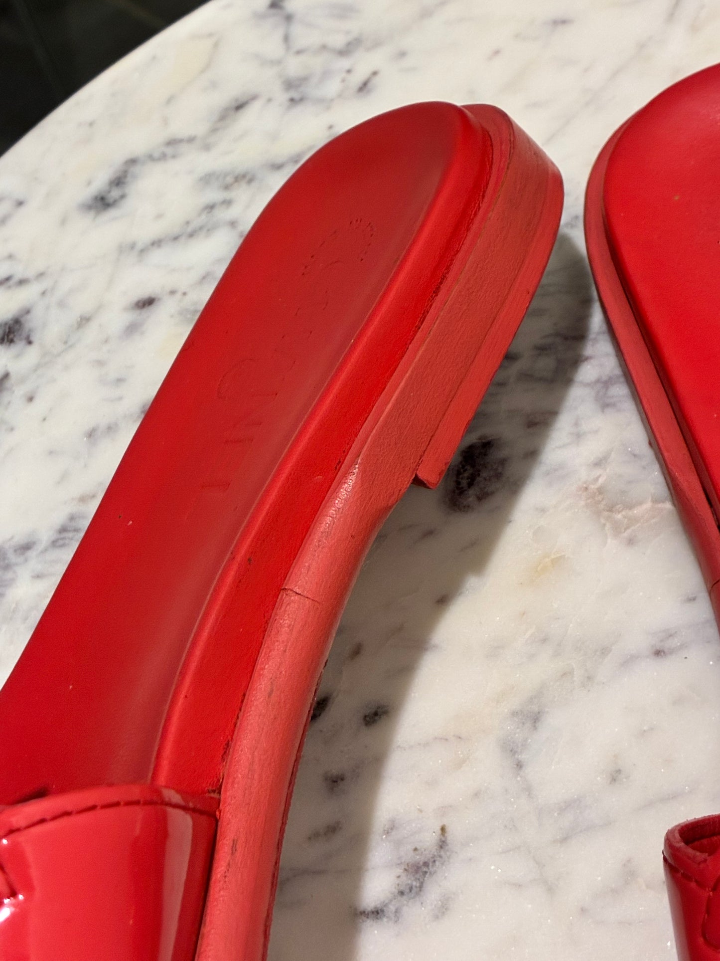 Chanel Sandals - CC Slide Sandals in Rasberry Patent Leather - 39