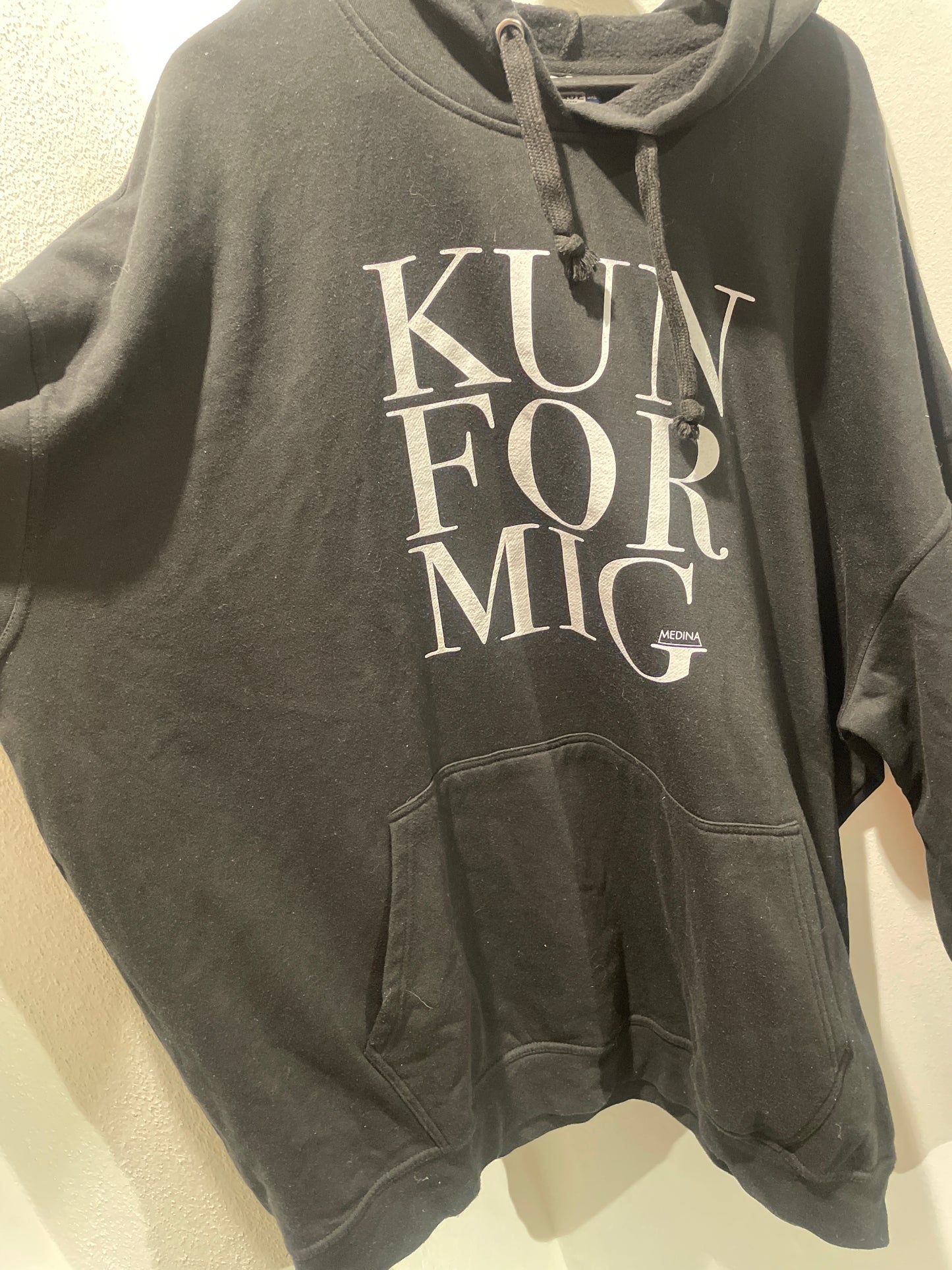 KUN FOR MIG - Hoodie - Black w. white - Medinas Wardrobe - 5XL