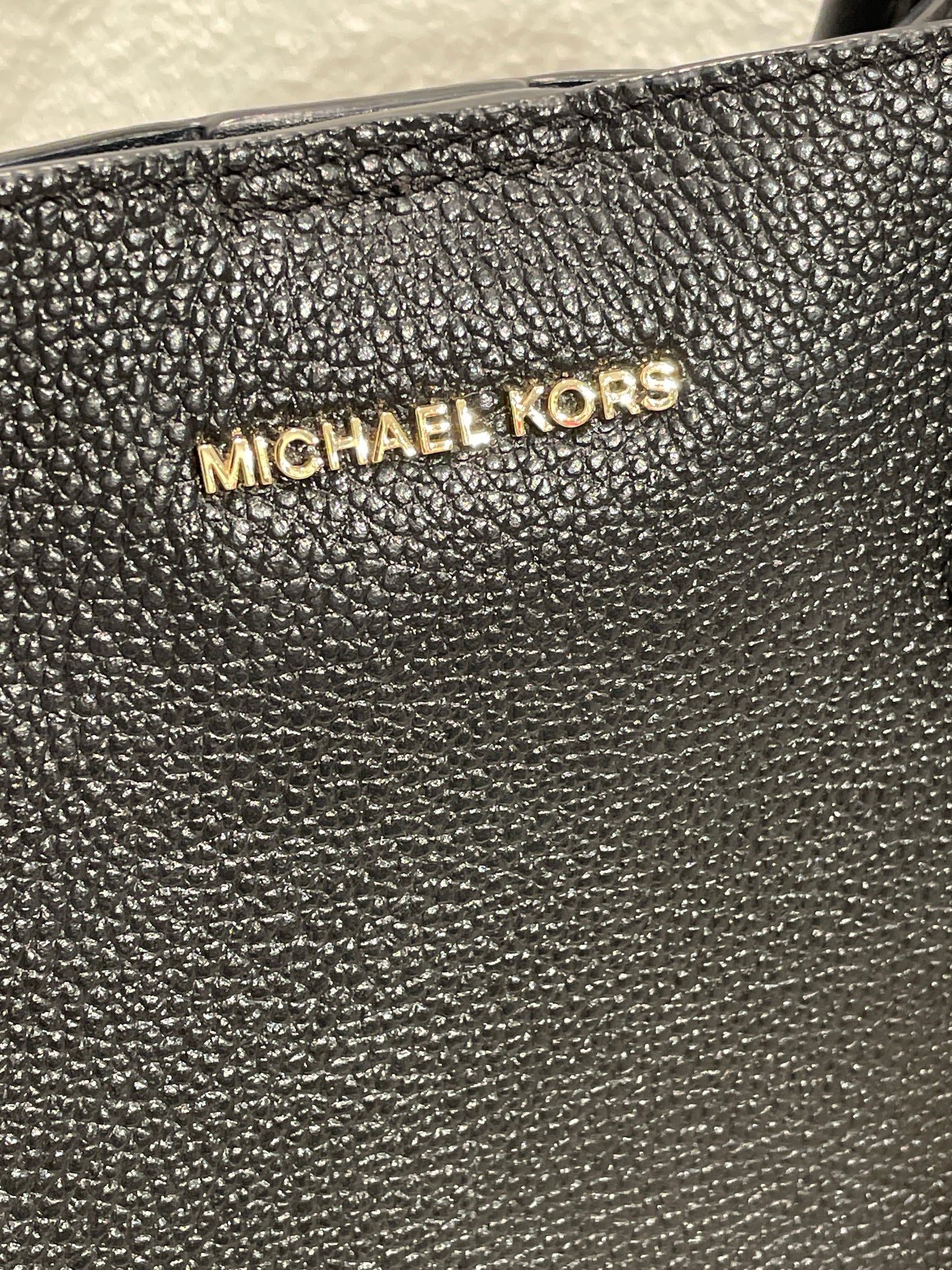 Michael Kors - black & gold - 30 cm x 26 cm.