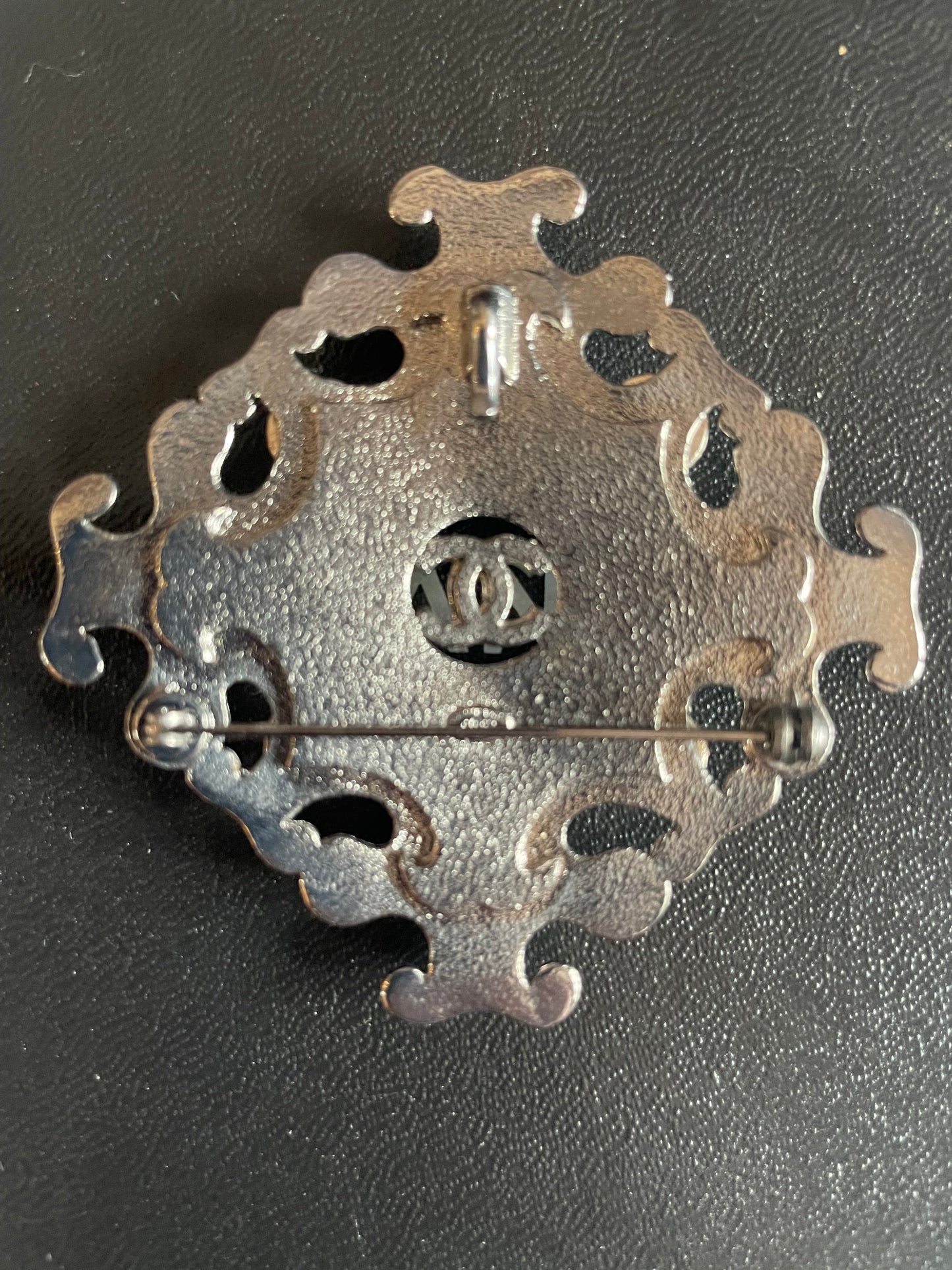 Broche - 7 x 7 cm - smuk stensætning