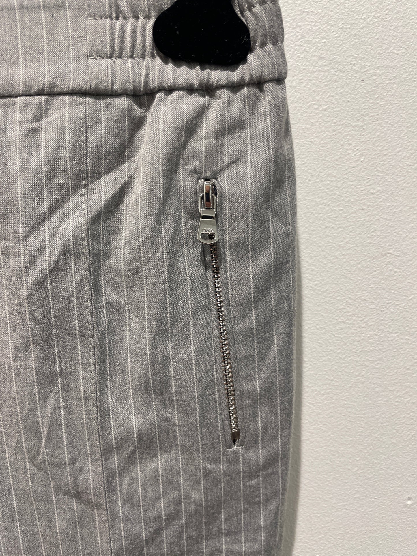 Boss - red label - Grey pants w.white stripes - S - Medinas Wardrobe