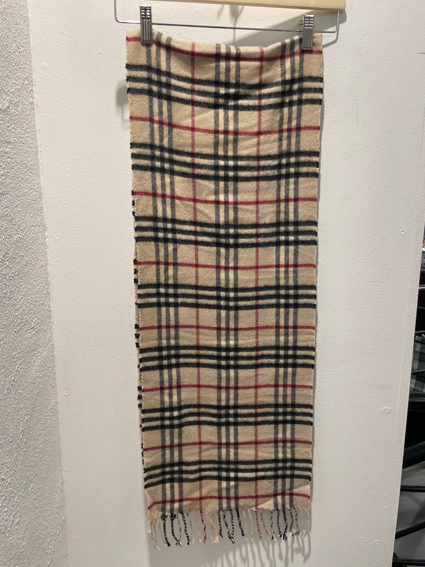 Burberry — Classic Scarf in 100% Pure Cashmere