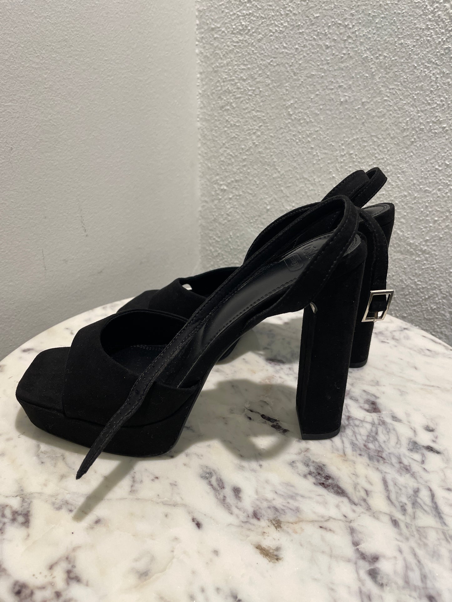 ASOS - Block Heel Sandals – Str. 39- Medinas Wardrobe