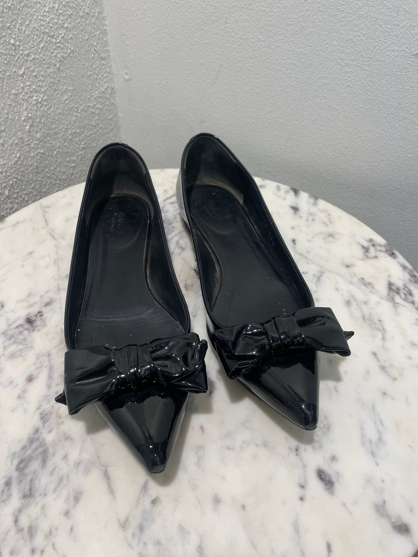 Gucci Black Patent Leather Pointed-Toe Bow Ballet Flats - 36,5