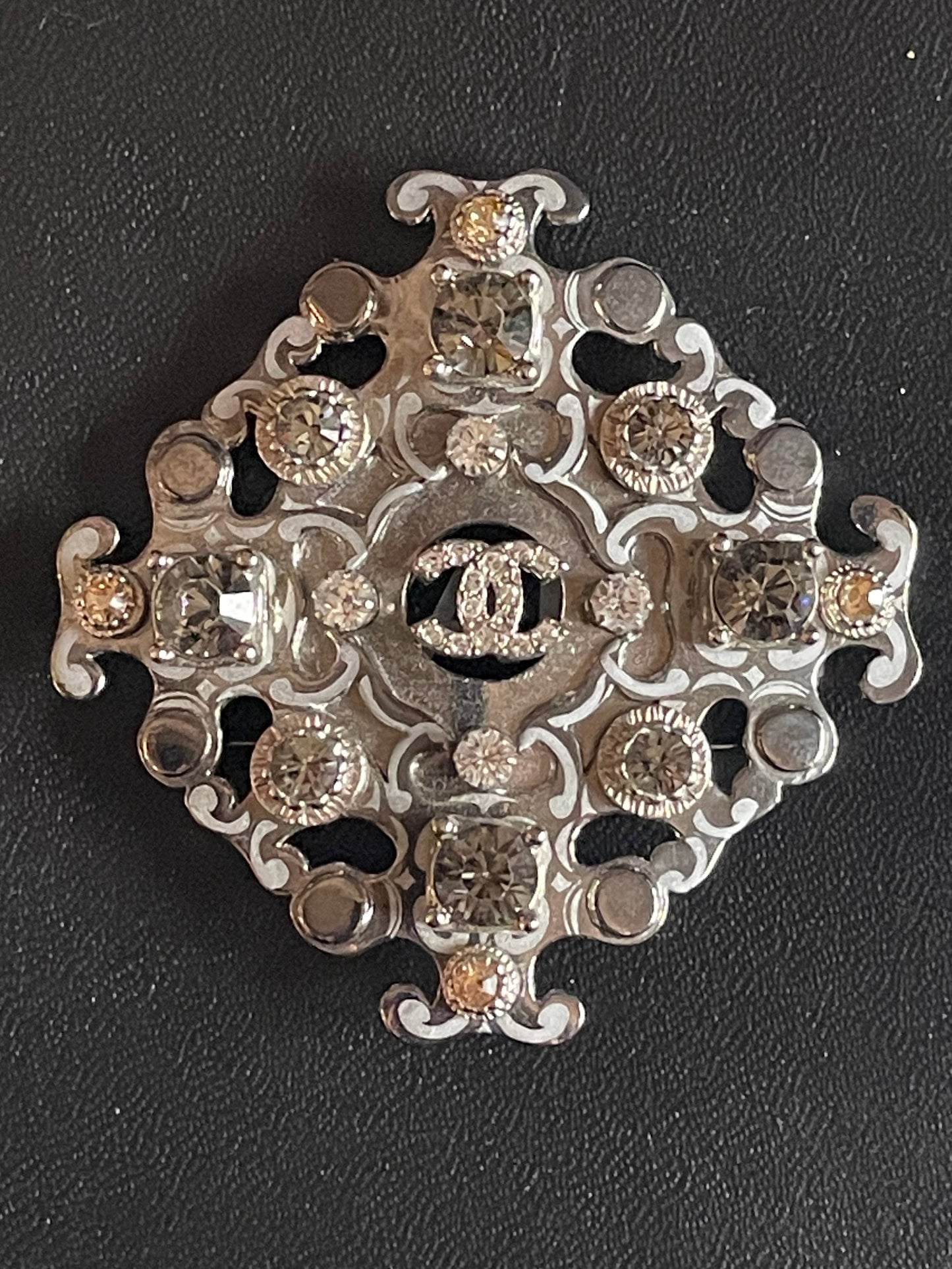 Broche - 7 x 7 cm - smuk stensætning