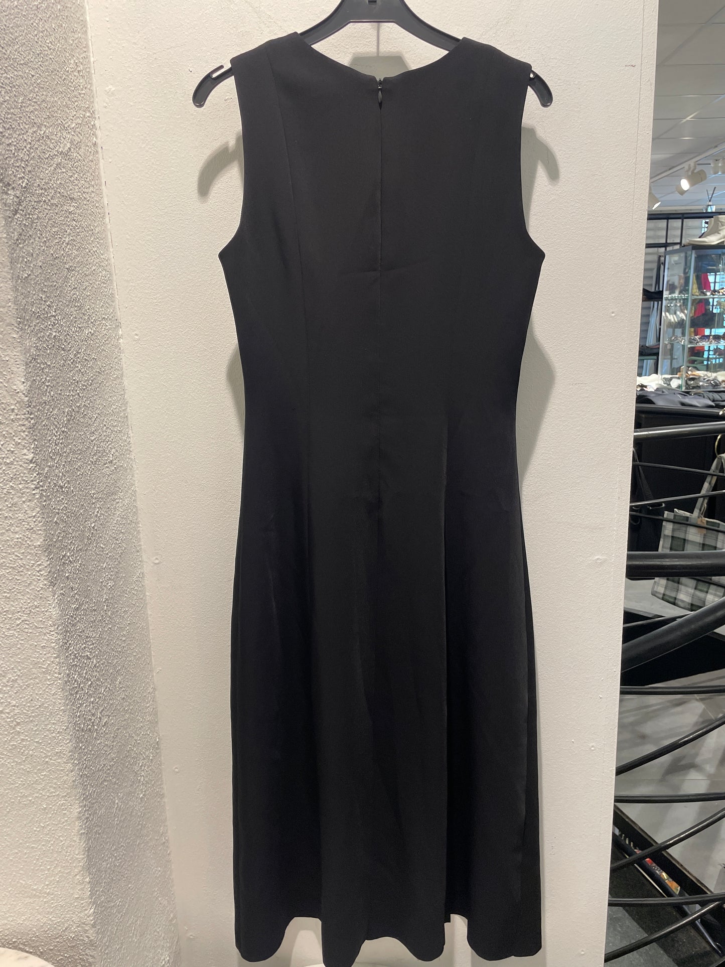 Seventy Venezia — Minimalist Black Knit Dress with Front Slits - EU36