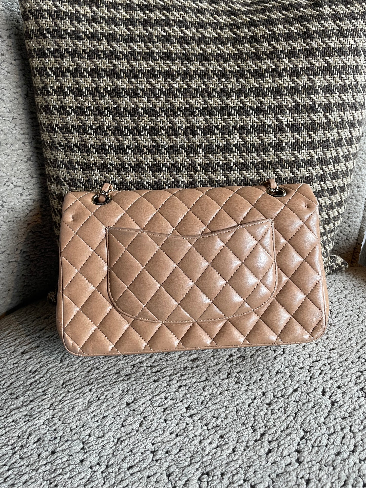 Chanel - Classic flap bag - Beige lammeskind m. guld hrdw.