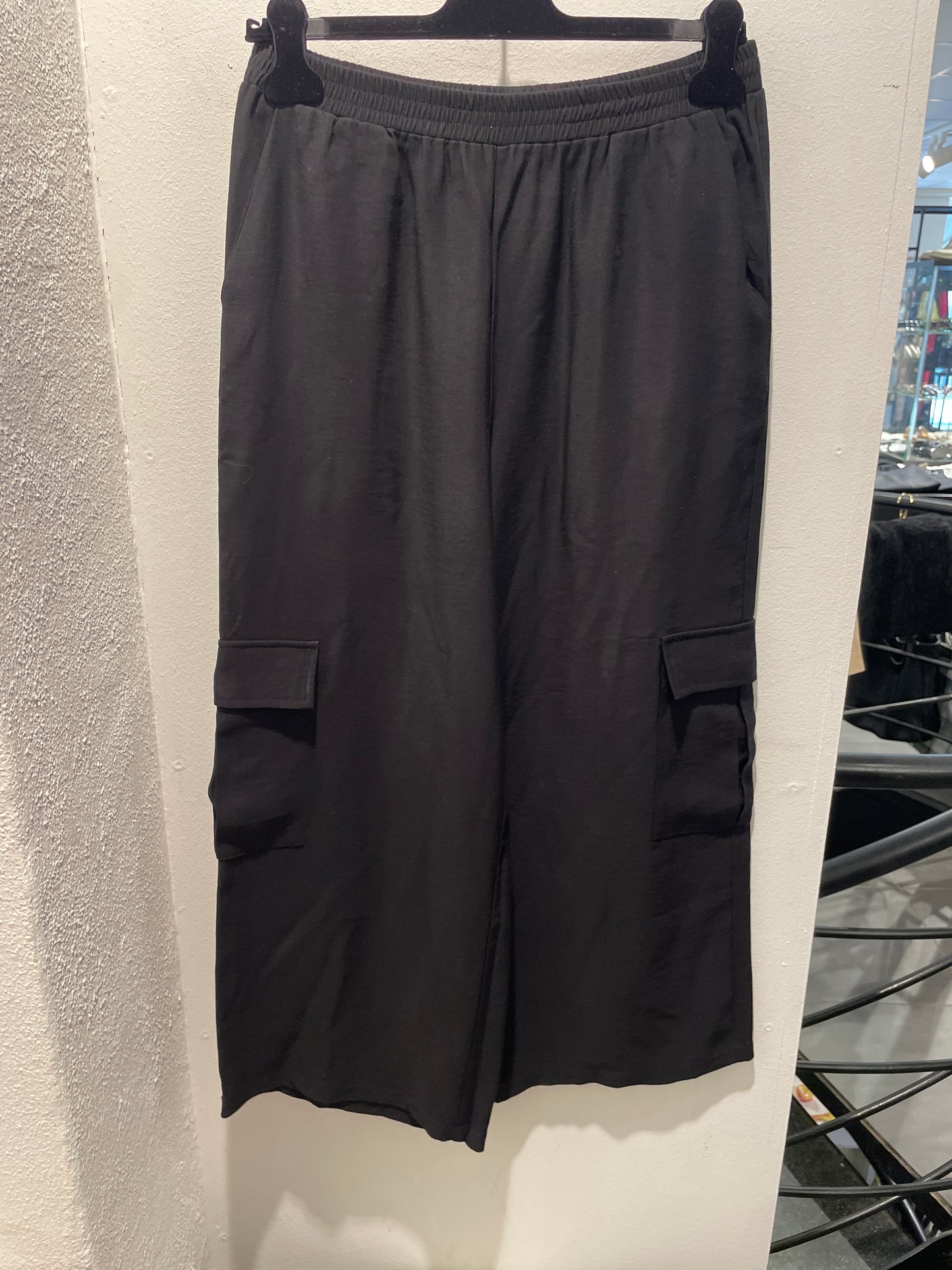 Lollys Laundry Wide-Leg Cargo Trousers – Black – Size M