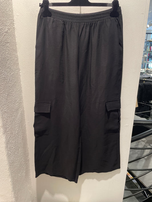 Lollys Laundry Wide-Leg Cargo Trousers – Black – Size M