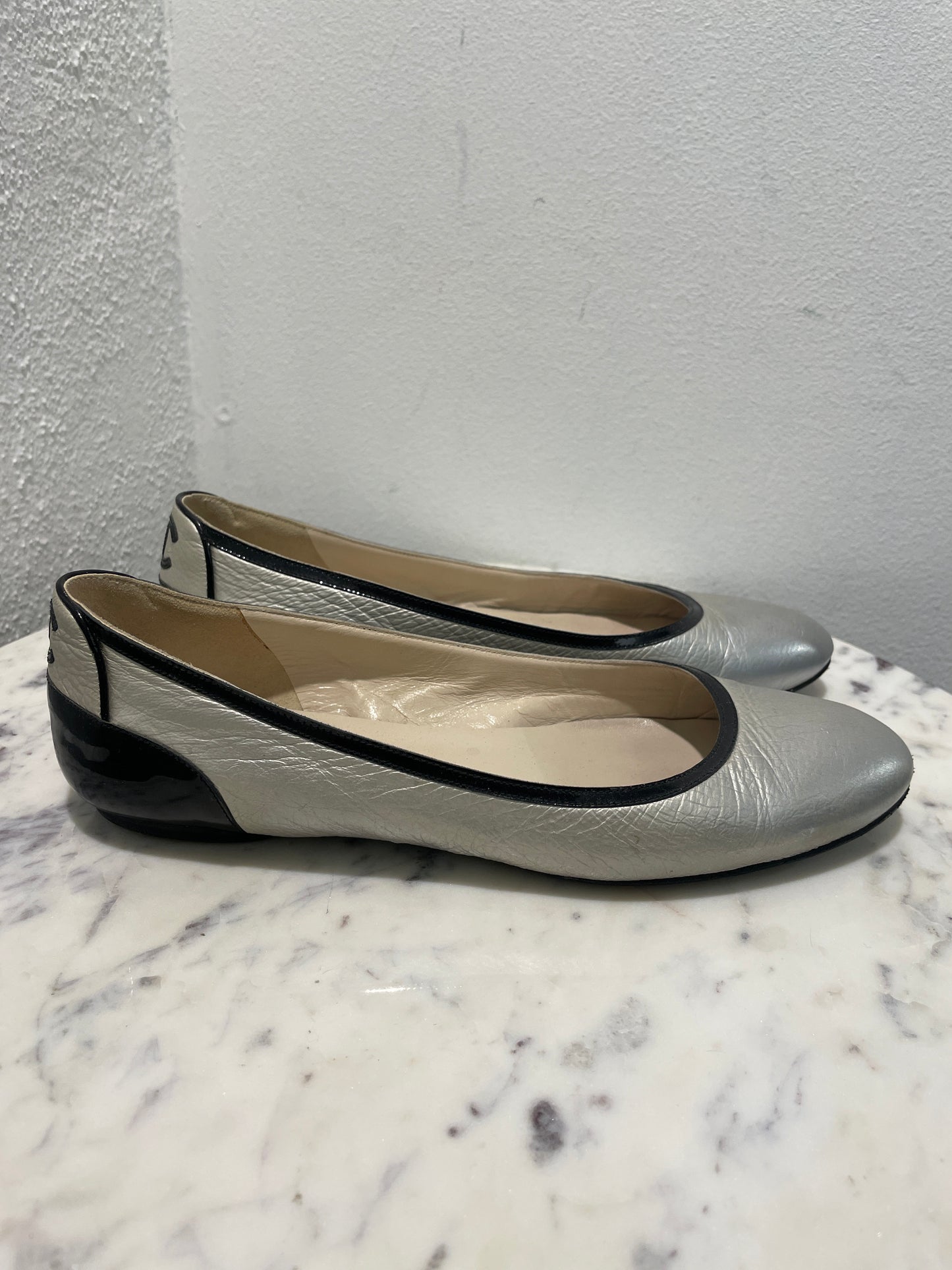 Chanel Ballerina Flats – Silver Leather with Black Patent Heel – EU 38