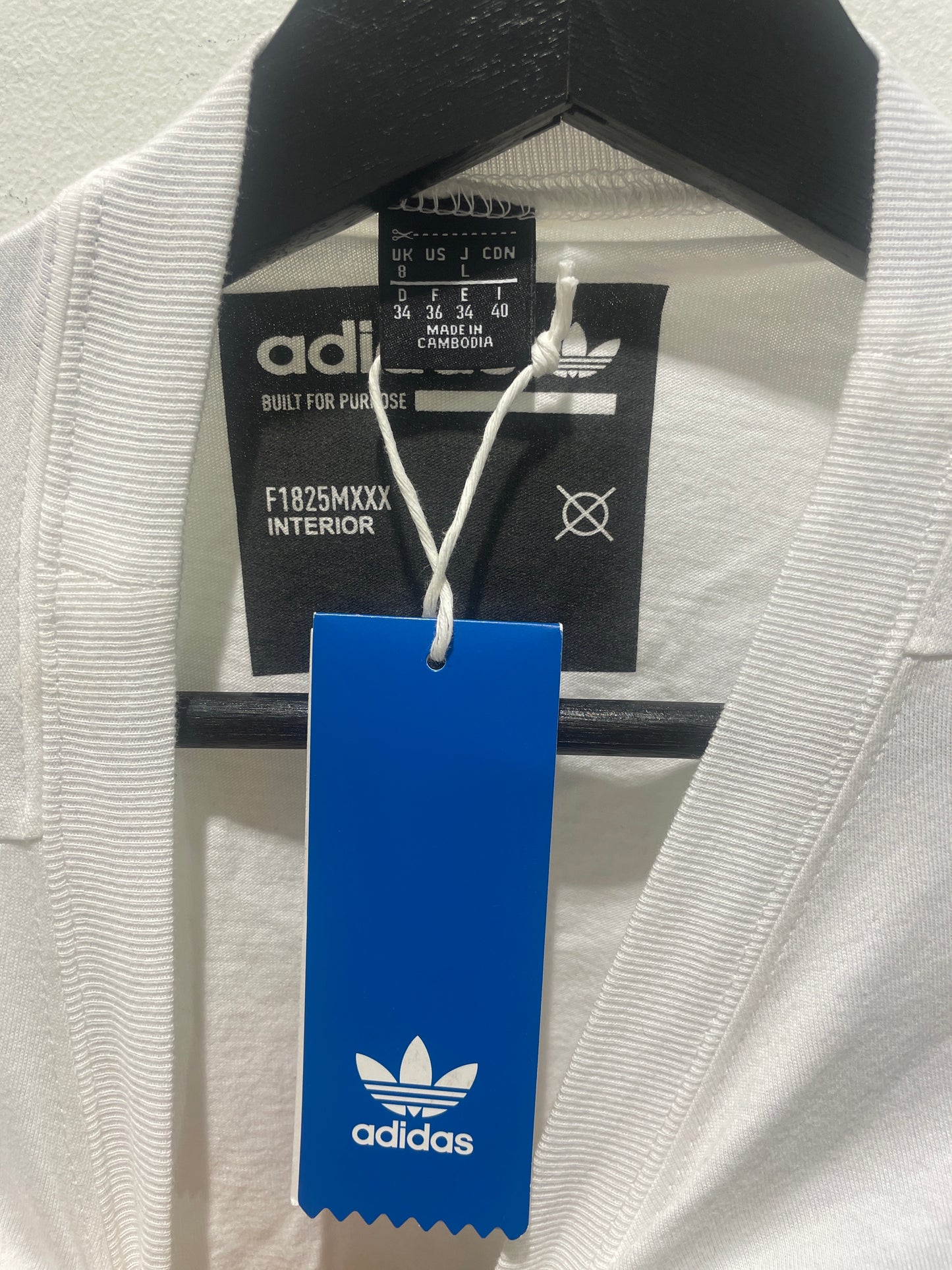 Adidas - Kaval T-shirt - White w. yellow - Medinas Wardrobe - EU34