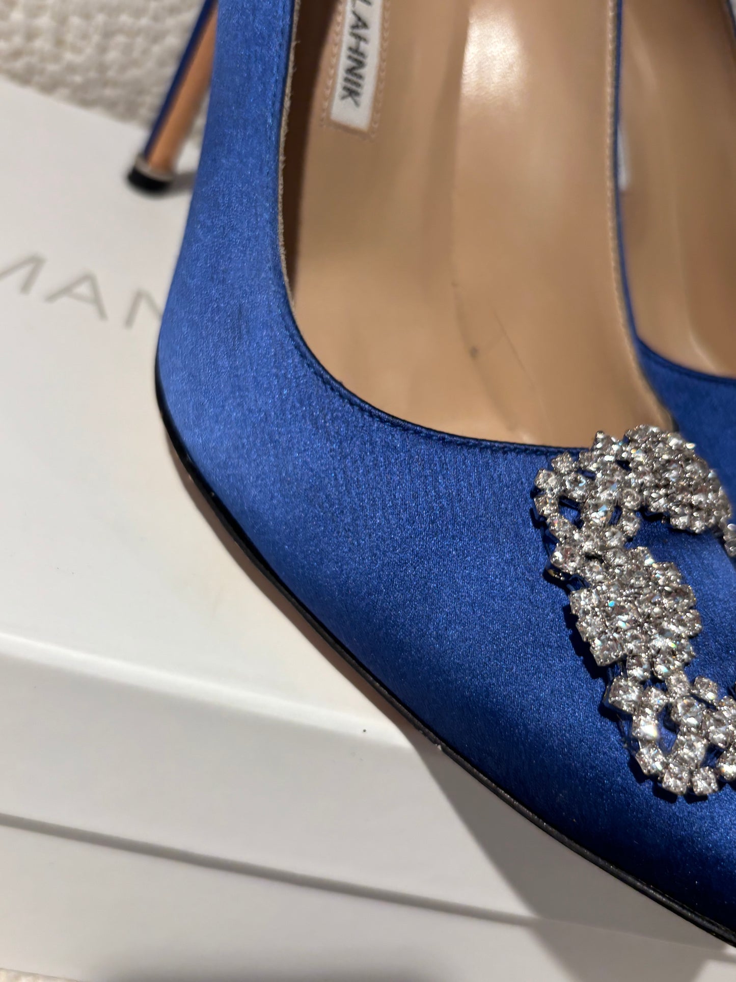 Manolo Blahnik Heels - Hangisi Pumps in Blue Satin - EU 41