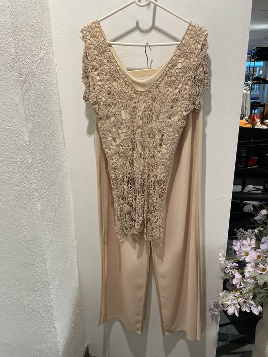 Molly Jo - open skirt and lace top - EU40