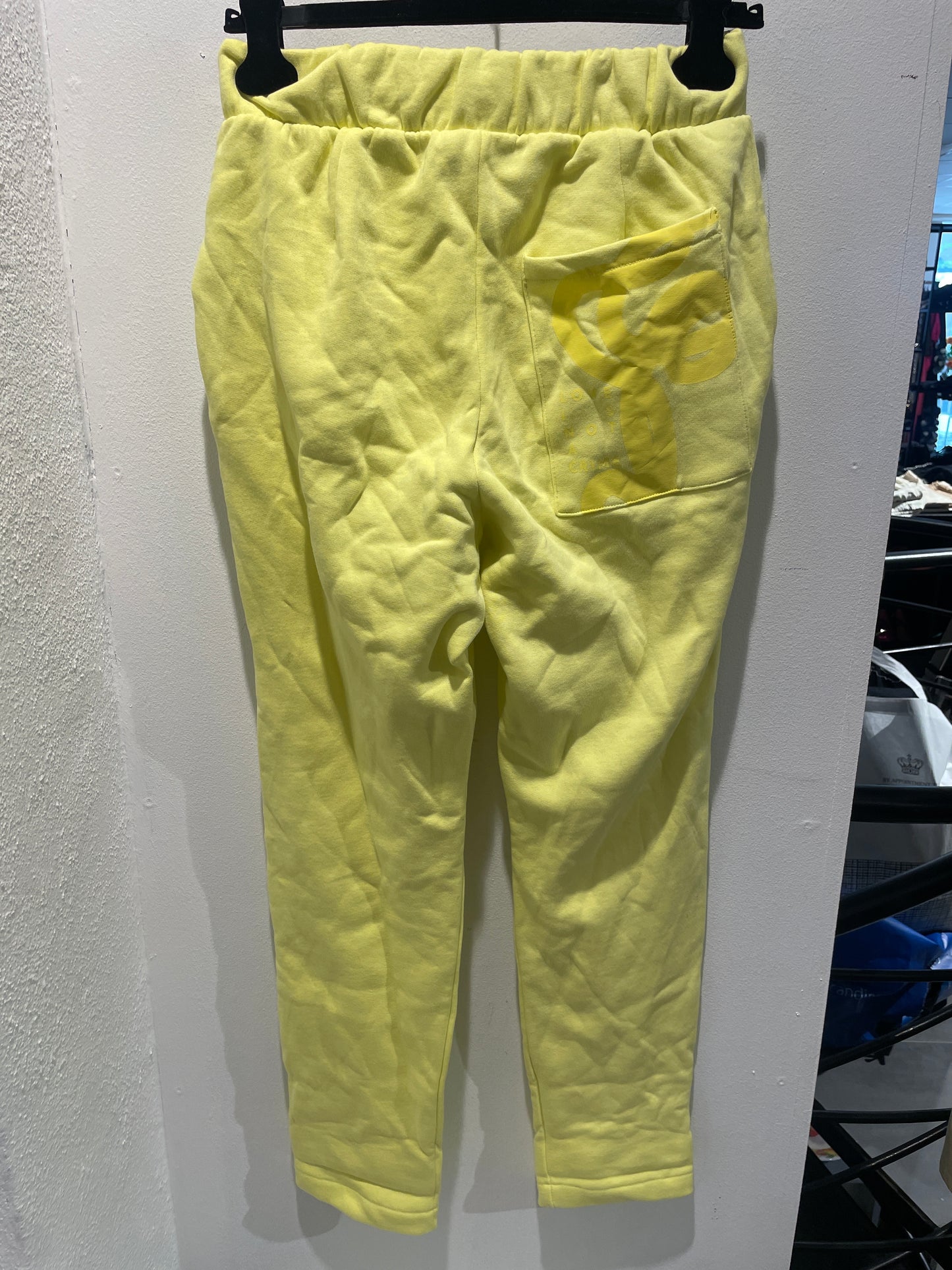 Amnesty International - MN - Love is not a crime - sweatpants - Medinas Wardrobe m