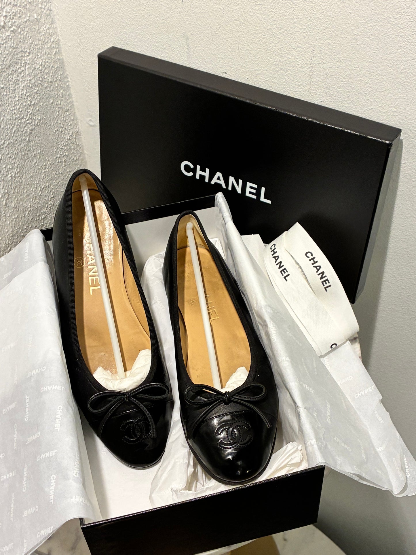 Chanel Ballerinas - Black Lambskin & Patent Leather - EU 38