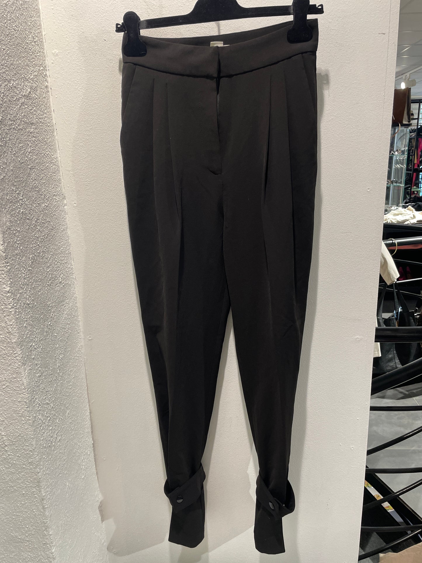 H&M - Pants - Black w. bottomed legs - EU36 - Medinas Wardrobe