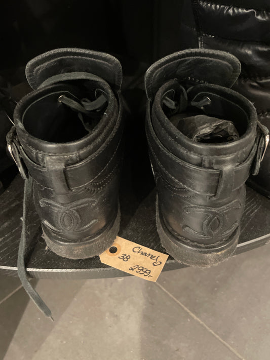 Chanel Combat Boots – Black Calfskin with Suede Details – EU 38