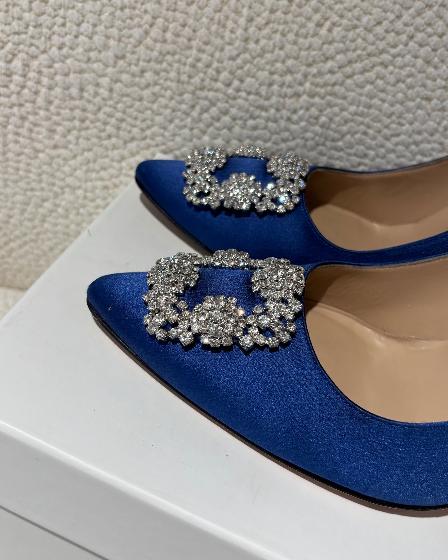 Manolo Blahnik Heels - Hangisi Pumps in Blue Satin - EU 41