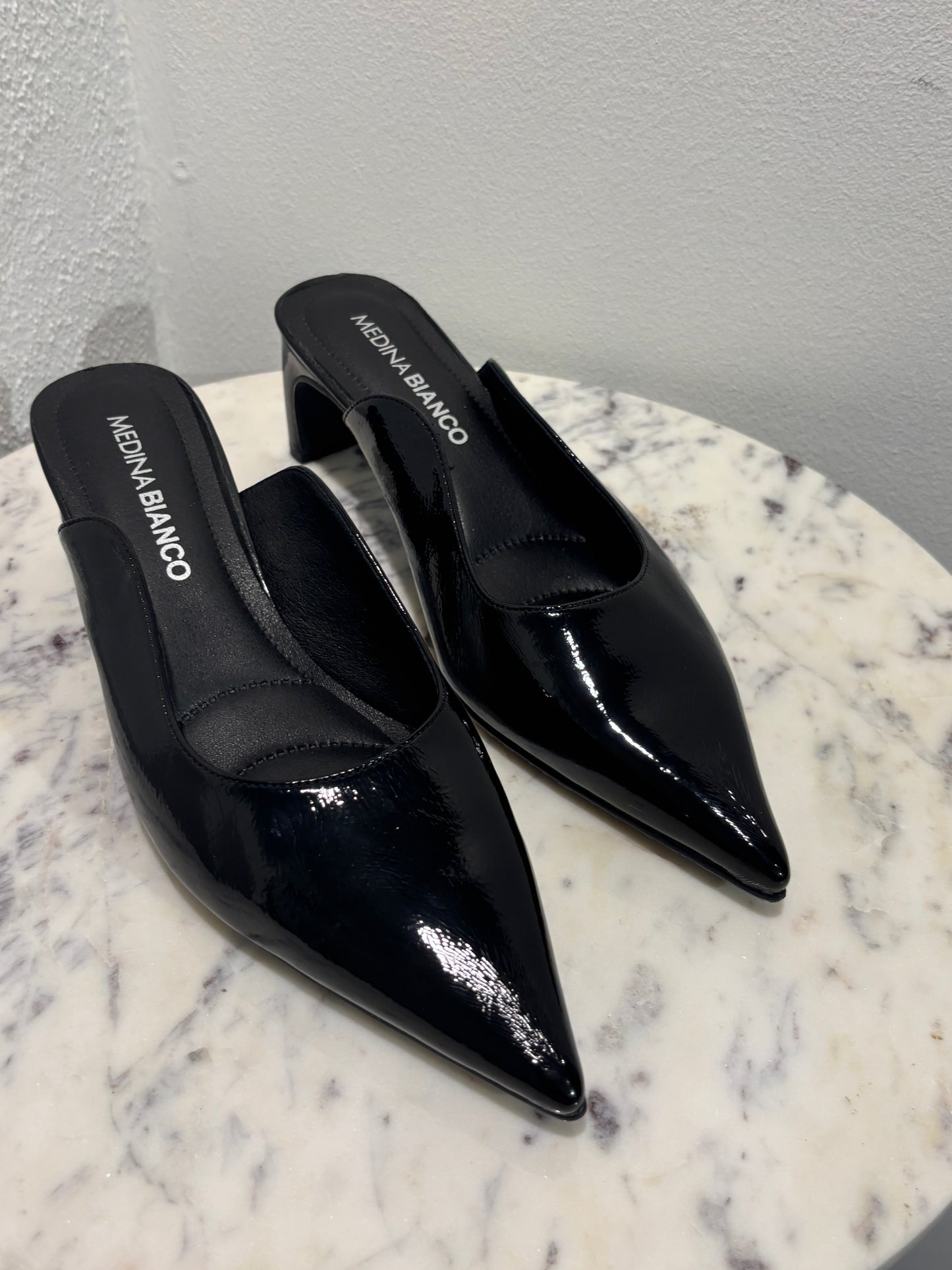 Medina x Bianco - Mules - patent leather - black - 40 - Medinas Wardrobe