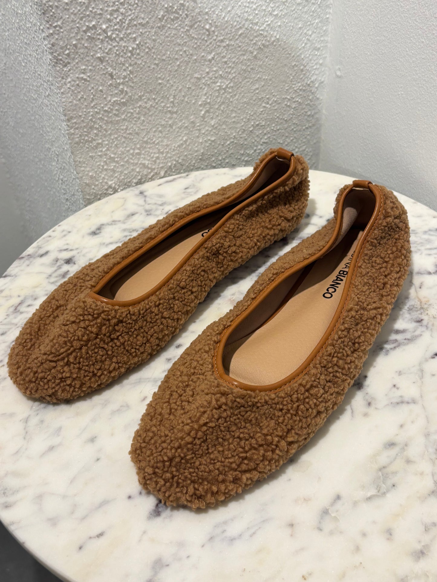Medina x Bianco - Camel fleece ballerinas - 39 - Medinas Wardrobe