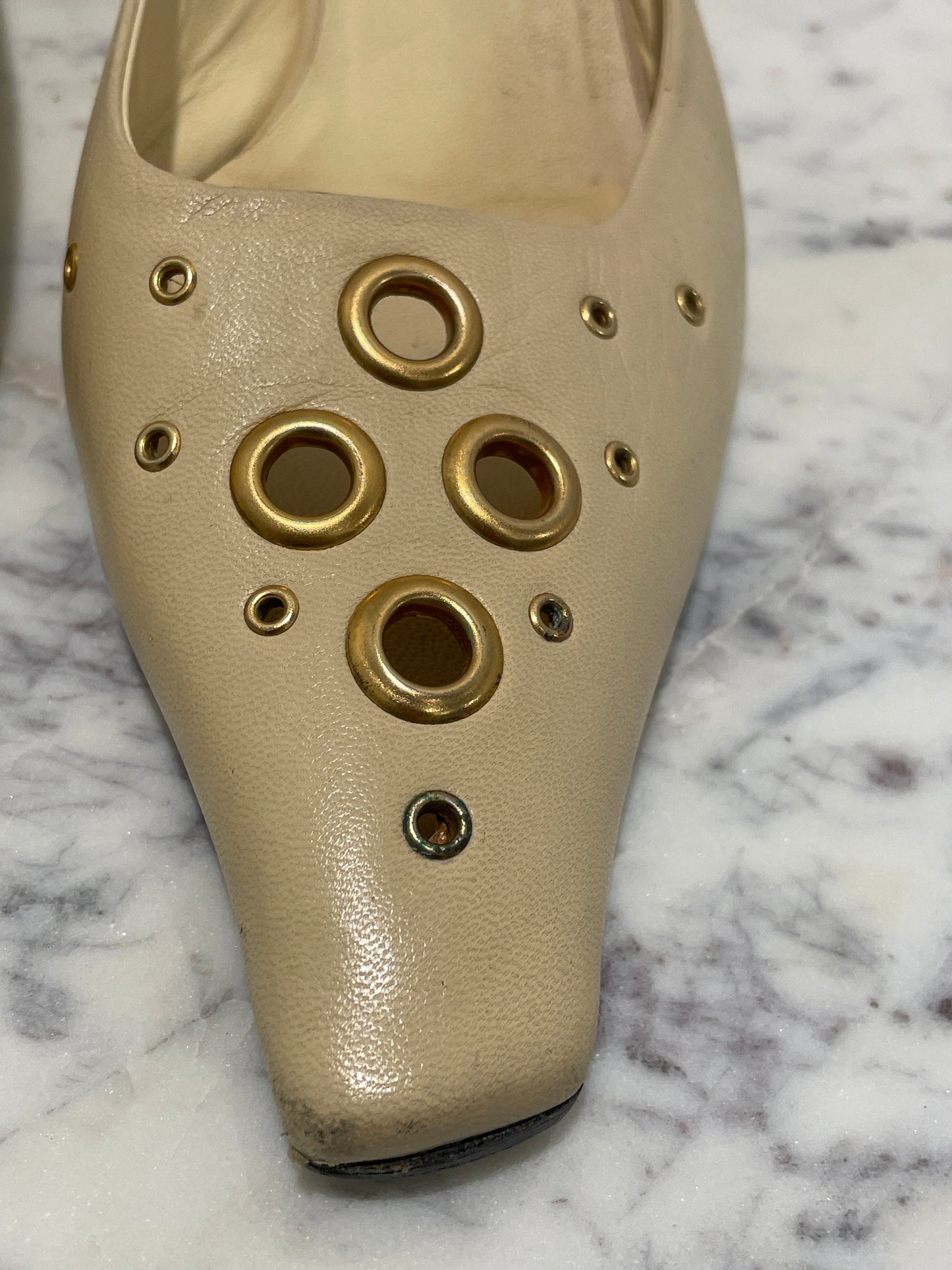 Vintage Prada Beige Leather Pointed-Toe Grommet Mules Kitten Heels  – 38