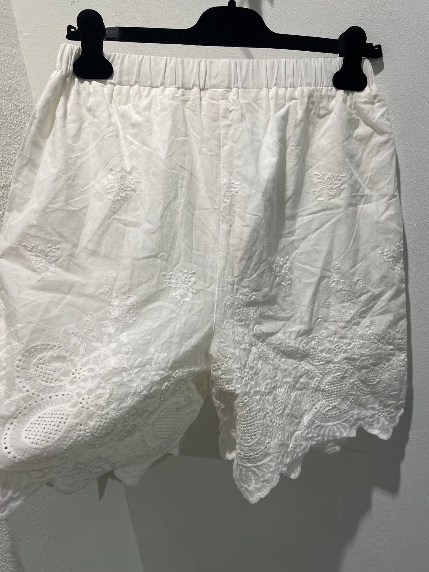 Cozy by Julie Z - Shorts w. White Broderie Laces - S - Medinas Wardrobe