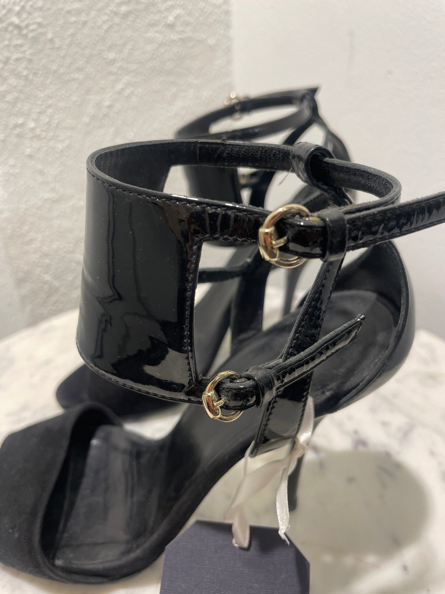 Gucci Black Patent Leather & Suede Strappy Ankle-Strap Sandals - 35,5 C
