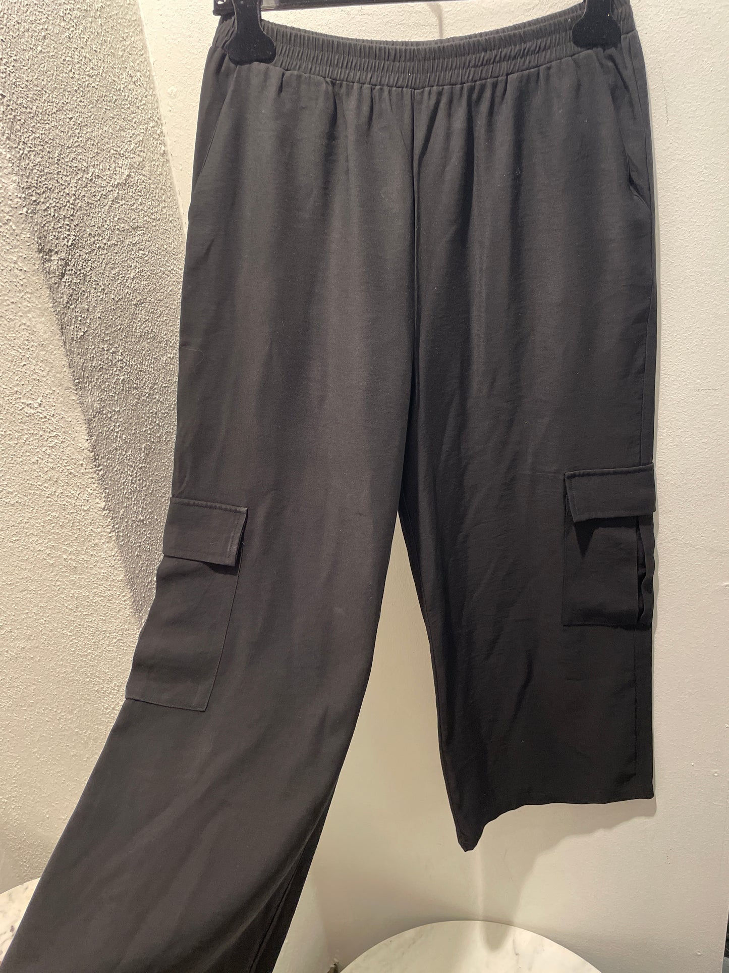 Lollys Laundry Wide-Leg Cargo Trousers – Black – Size M