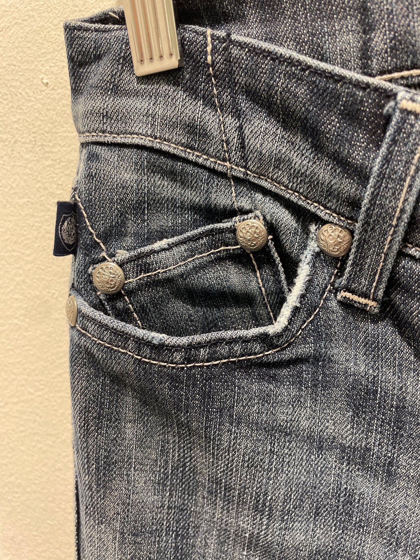 Rock & Republic Bootcut Jeans with Embroidered Pockets - W25