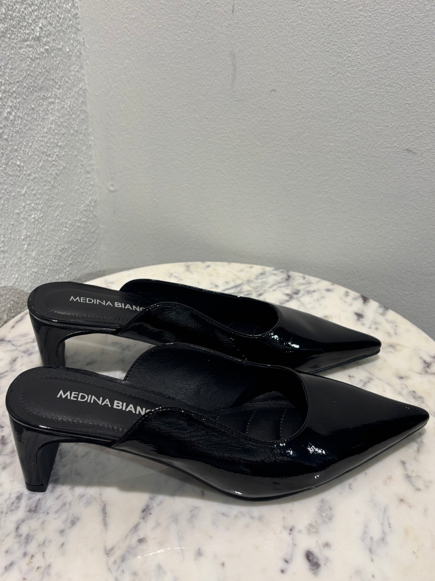 Medina x Bianco - Mules - patent leather - black - 40 - Medinas Wardrobe
