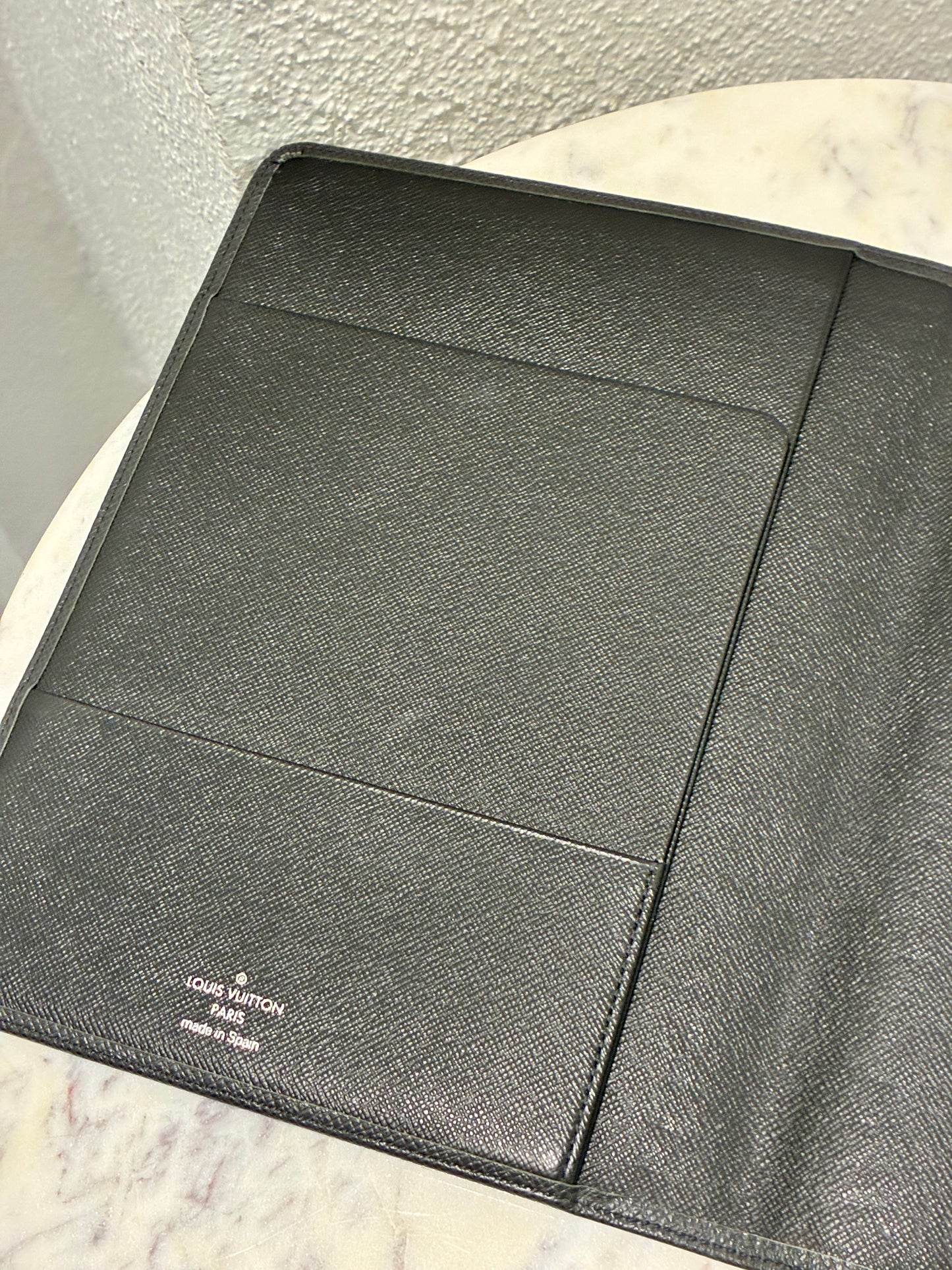 Louis Vuitton Agenda/Document Holder MM - Black Taiga Leather