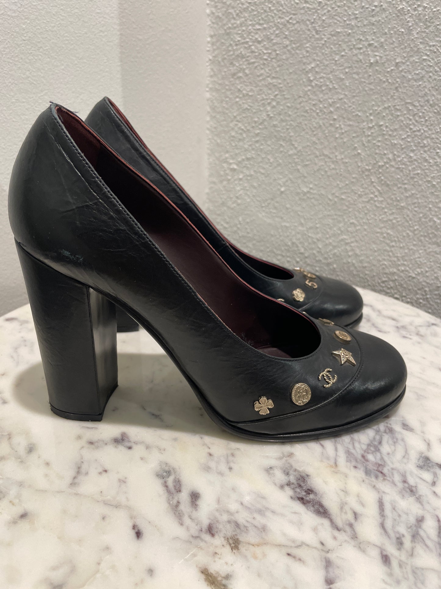 Chanel Heels – Rare in Black Leather & Gold Medallion Symbols - EU 40C