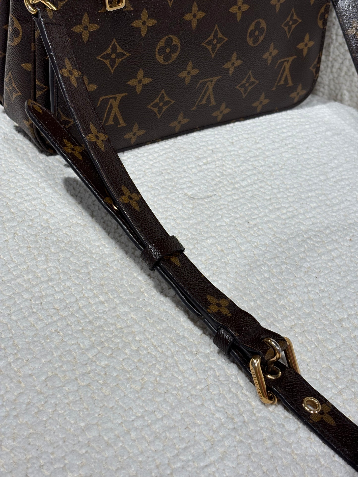 Louis Vuitton Pochette Métis – Brown Iconic Monogram leather