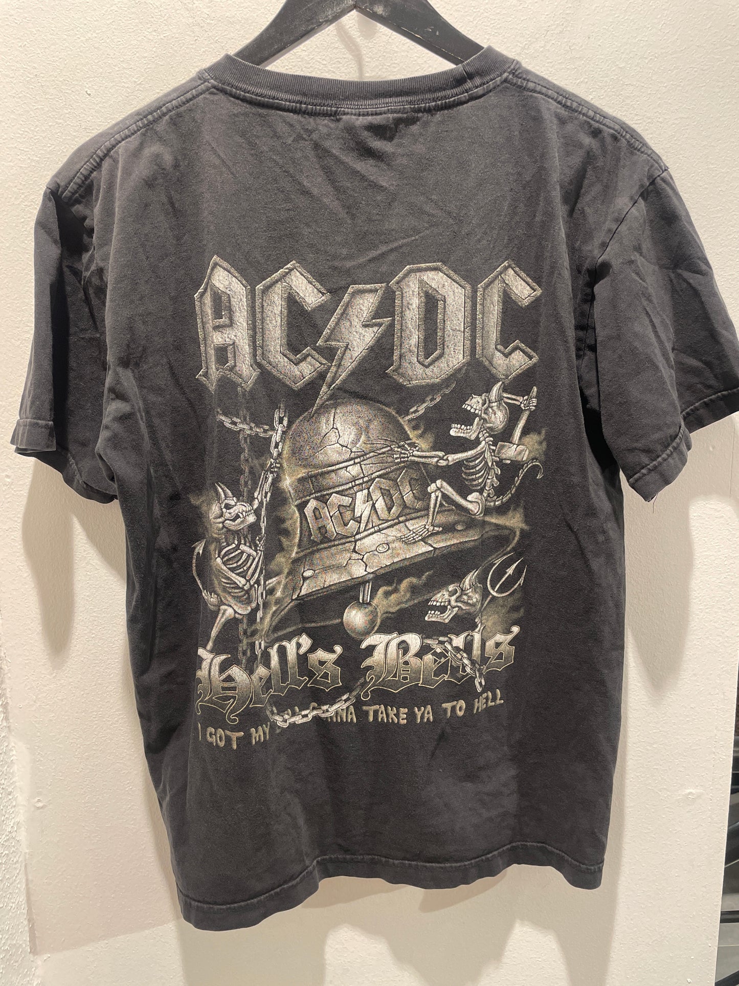 J.I. - T-shirt - AC/DC - Medinas Wardrobe