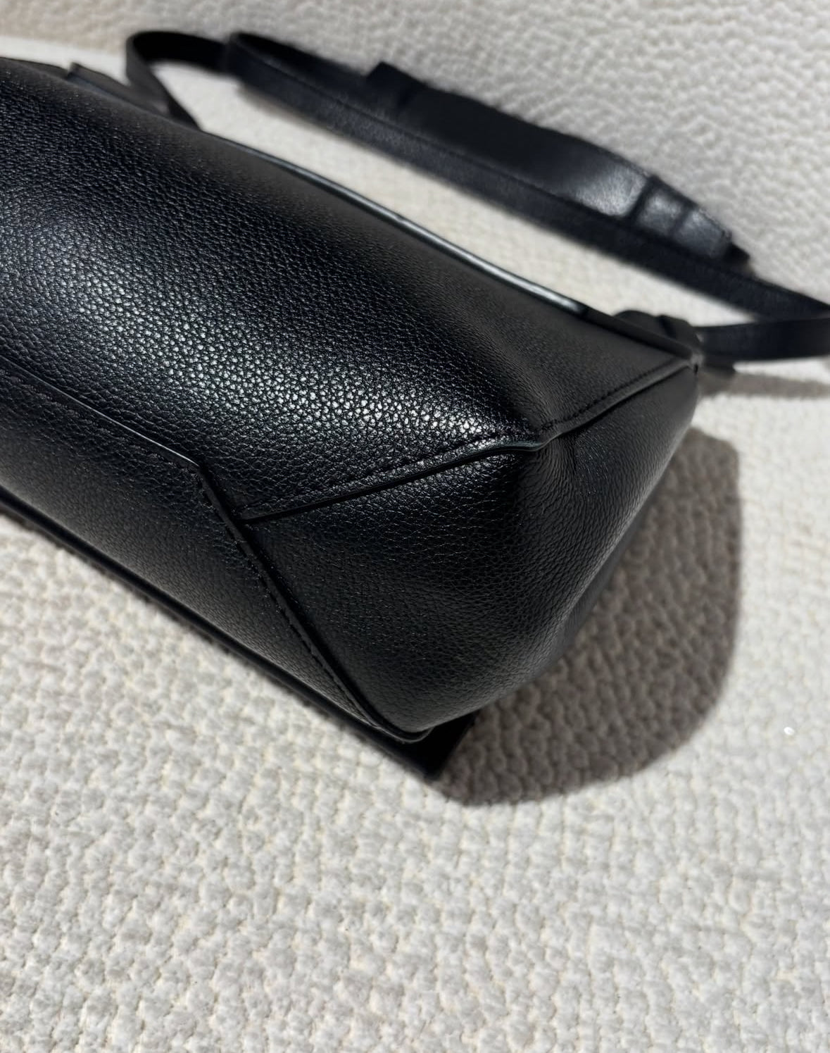 Louis Vuitton Lockme Bag – Leather & Silver Logo Turn Lock Closure