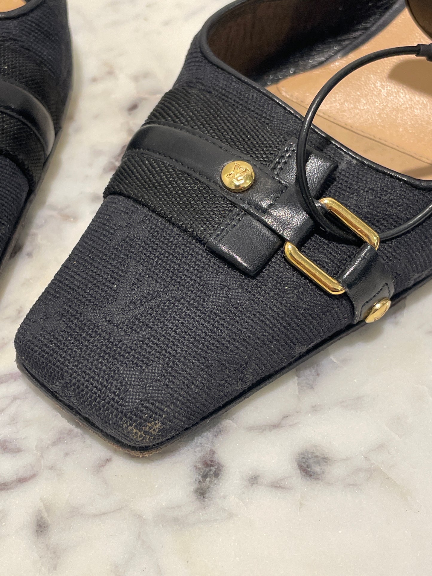 Louis Vuitton – Vintage Monogram Canvas Kitten Heel Mules with Leather Strap & Gold Buckle - 37,5