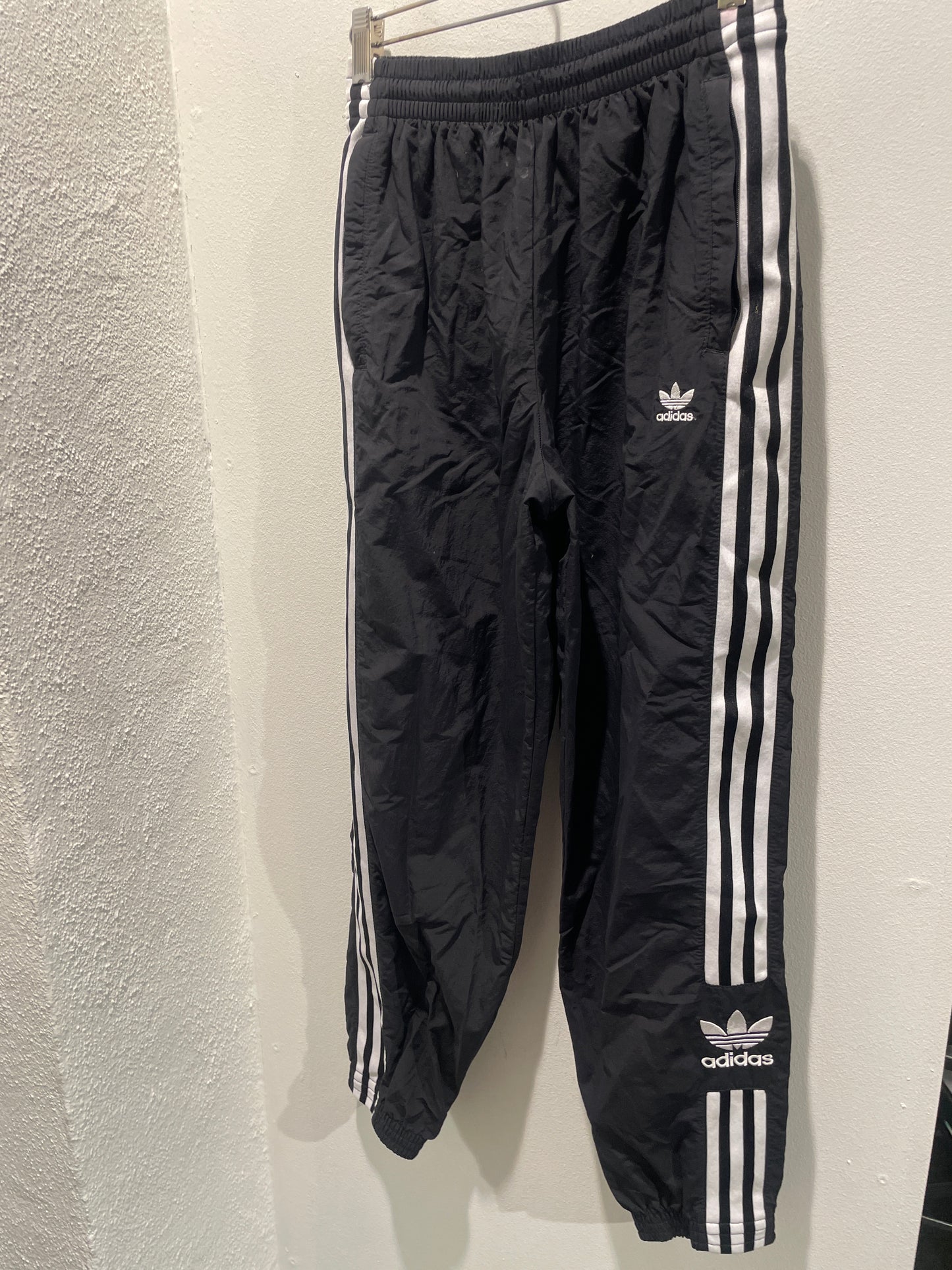 Adidas - Windbreaker Sweatpants - Black/White - Medinas Wardrobe - EU36