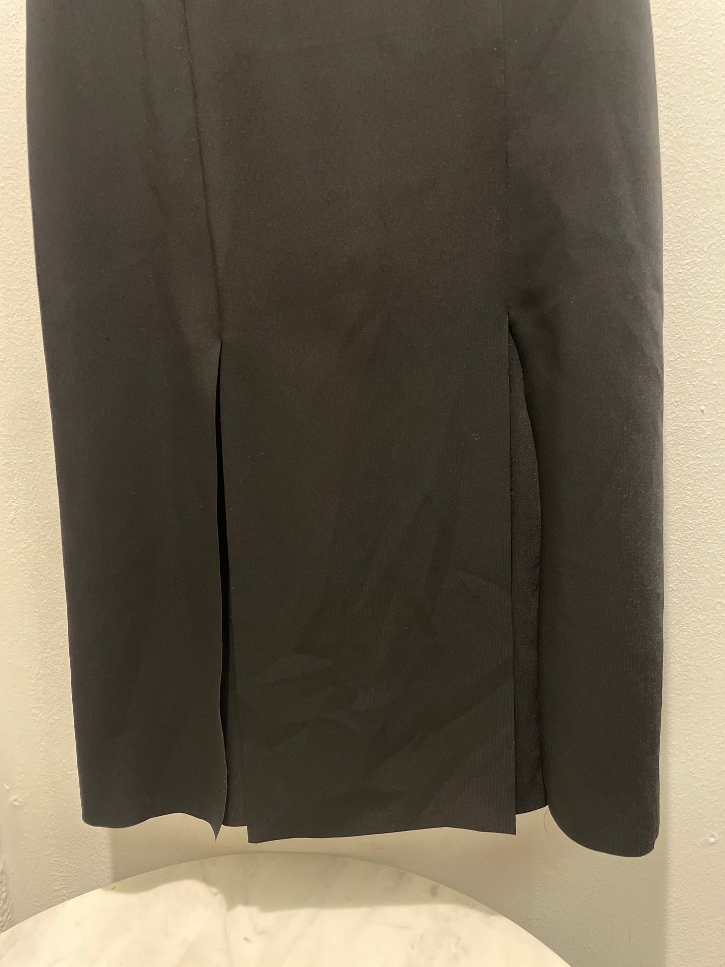 Seventy Venezia — Minimalist Black Knit Dress with Front Slits - EU36