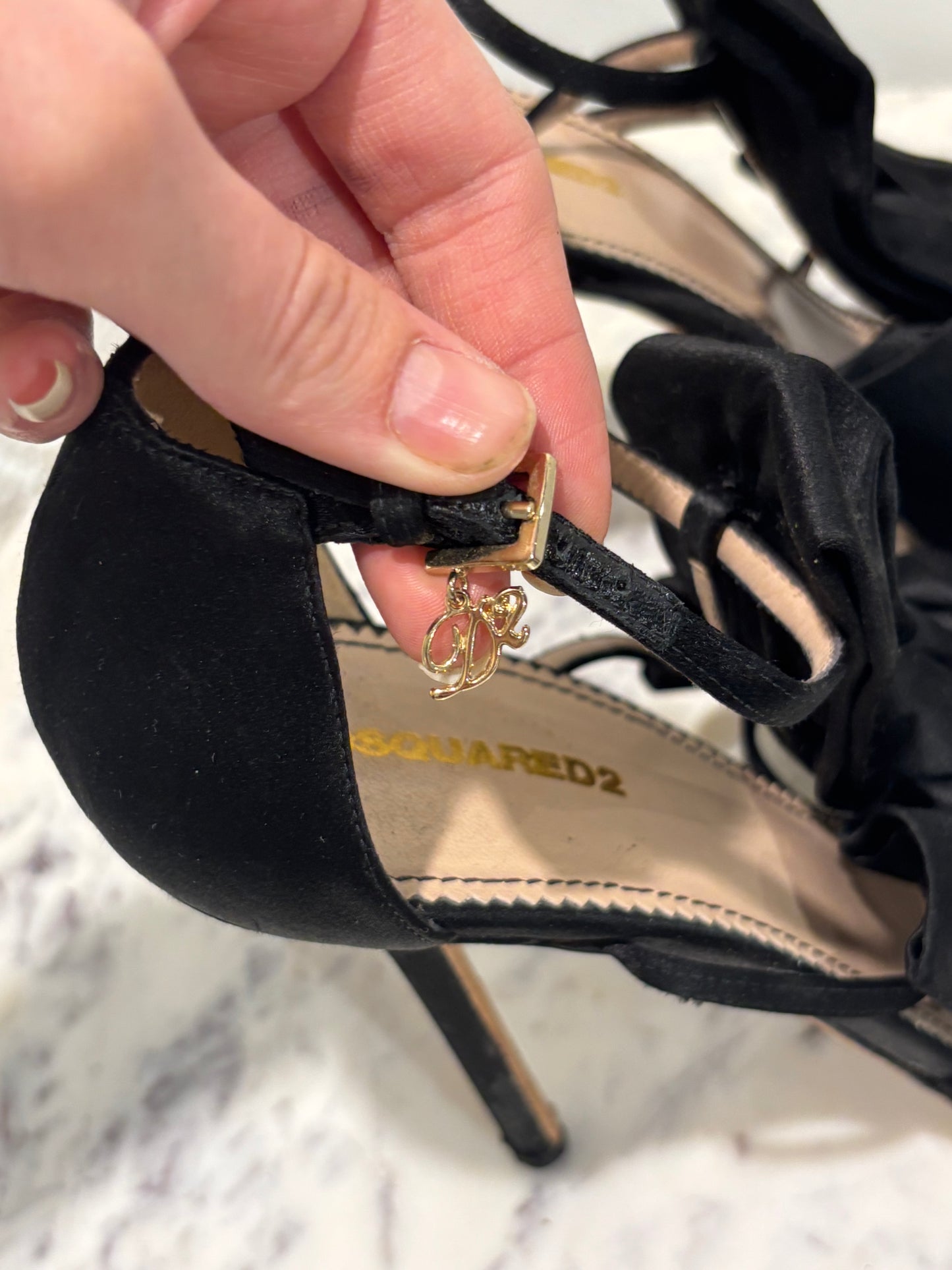 DSQUARED - Elegant black satin bow sandals - 38,5 - Medinas Wardrobe