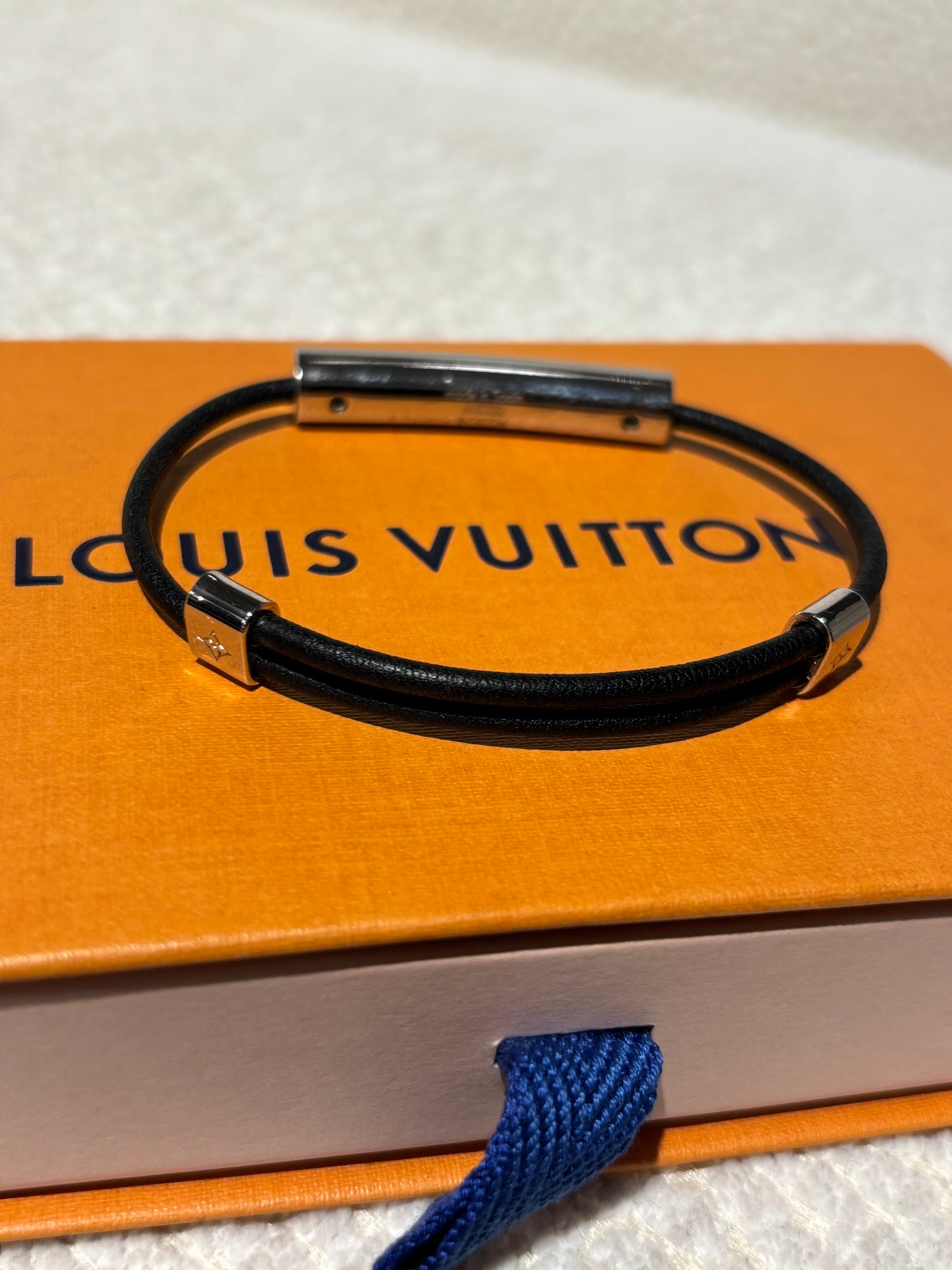 Louis Vuitton Champs-Élysées bracelet – Leather & Silver Logo