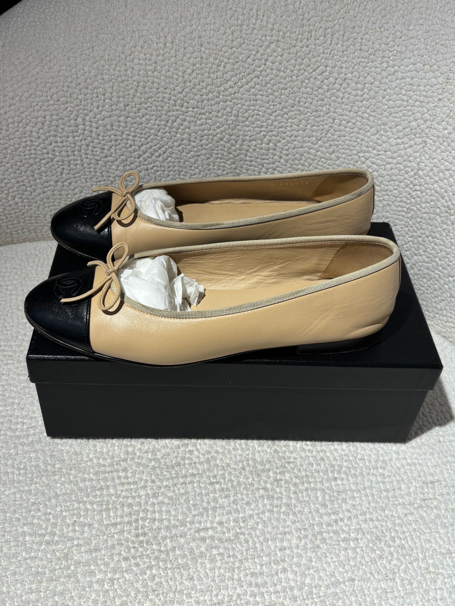 Chanel Ballerinas - Beige and Black lambskin - EU 40C